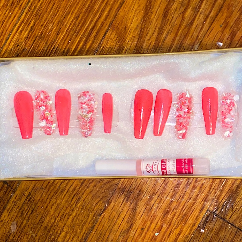 Strawberry Snow Flake Nail Set